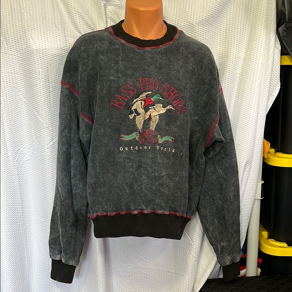Bass Pro Shops Gray and Red Crewneck Sweater with Vintage Charm